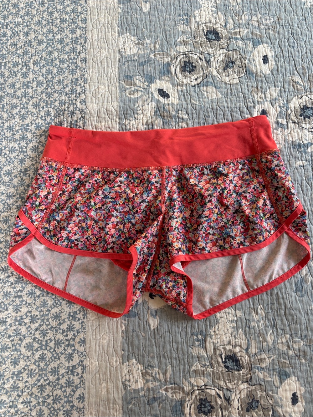 lululemon athletica Coral Floral Athletic Shorts size 6